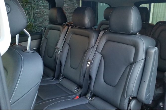 1-15pers Taxi/Bus Transfer Amsterdam Airport to Rotterdam Airport - Suitable for Business Travelers and Leisure Groups