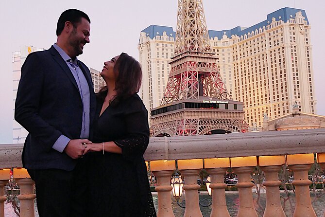 1.5-Hour Las Vegas Strip Limo Tour with Champagne and Photographs - The Private Limousine Ride Through the Las Vegas Strip