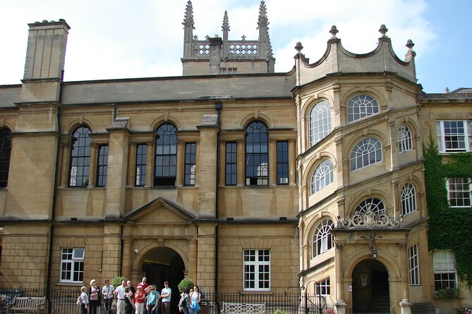 1.5-hour Oxford City and University Walking Tour - Tour Pacing, Crowd Levels, and Accessibility