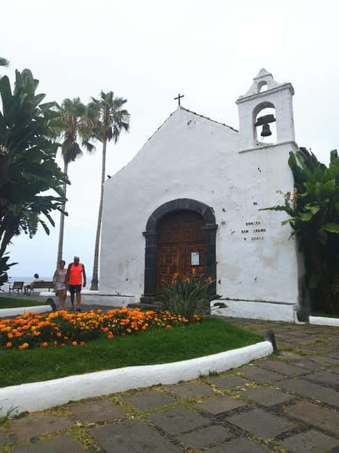 1.5-hour walking tour of Puerto de la Cruz, Tenerife. - Visiting the Church of Nuestra Señora de la Peña de Francia
