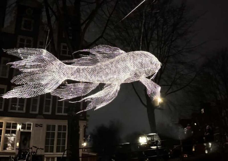 #1 Amsterdam Light Festival Cruise incl. Drinks & Biscuits - Starting Point at Central Station in Amsterdam