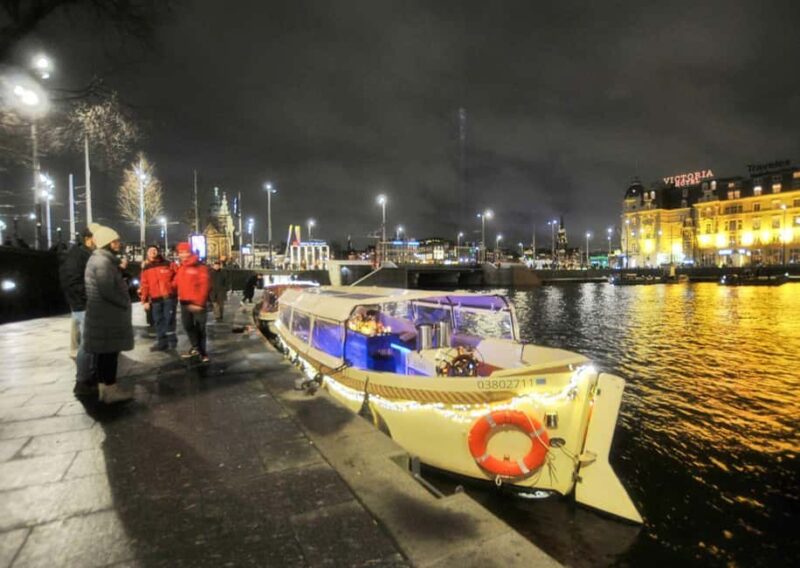 #1 Amsterdam Light Festival Cruise incl. Drinks & Biscuits - Guides and Storytelling Style