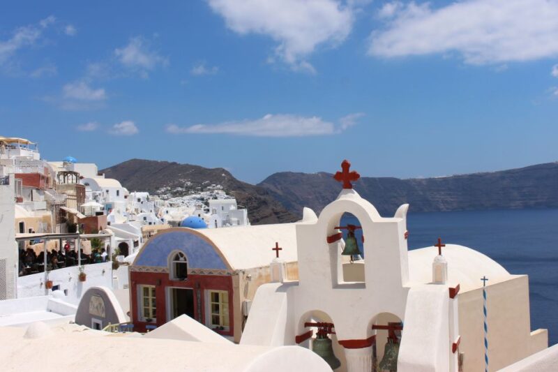 1-Day Boat Trip: Santorini Volcano, Thirassia & Oia Sunset - Guide Expertise and Personalities