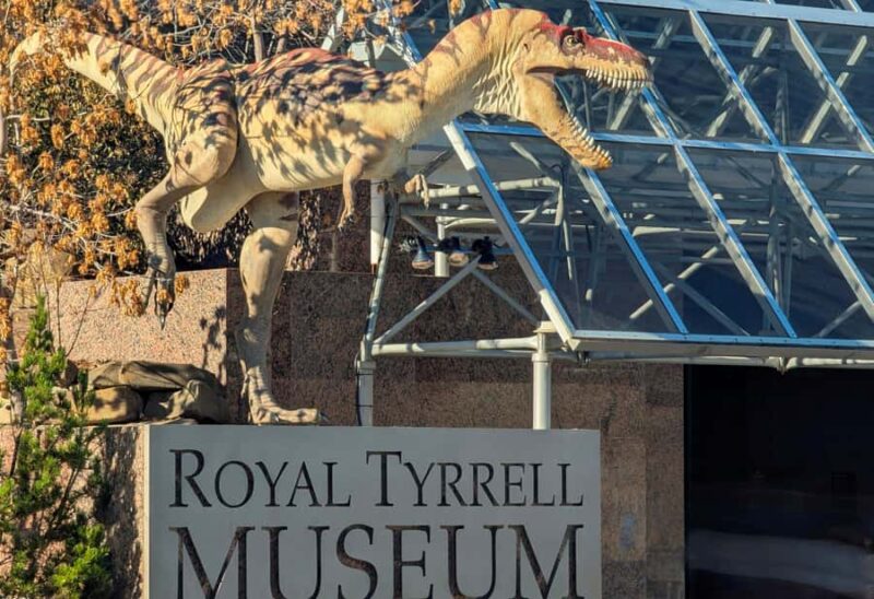 1 Day Drumheller Tour: Calgary to Hoodoos Dinosaurs Badlands - Visiting the Worlds Largest Dinosaur in Drumheller