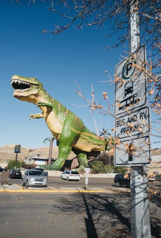 1 Day Drumheller Tour: Calgary to Hoodoos Dinosaurs Badlands - Climbing the Worlds Largest Dinosaur for Panoramic Views