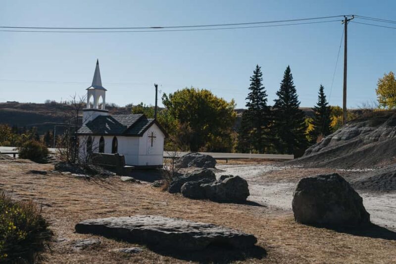 1 Day Drumheller Tour: Calgary to Hoodoos Dinosaurs Badlands - Cross the Rosedale Suspension Bridge