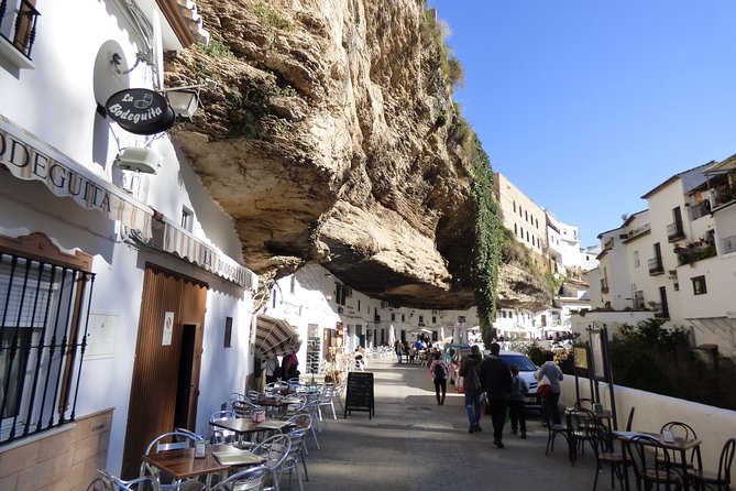 1 Day Excursion to White Villages and Ronda - Exploring Zahara de la Sierra: A Picturesque White Village