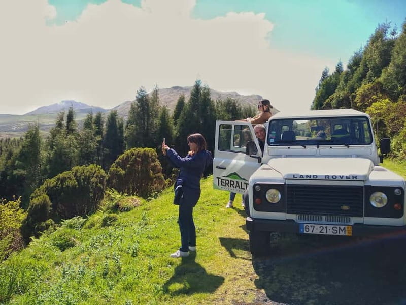 1-day jeep tour on the island of Pico - Azores - Experience at Casa dos Vulcões and Earthquake Simulator