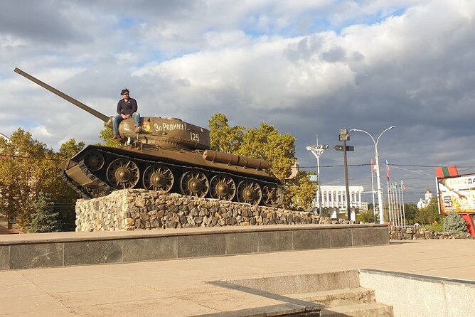 1 Day Moldova: Tour To Transnistria, Bender Fortresses - Walking Tour of Tiraspol’s Soviet Architecture and Monuments