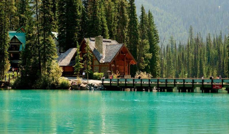 1-Day Private Premium Banff Tour: Lakes, Falls and More - Visiting Lake Louise: The Jewel of the Rockies
