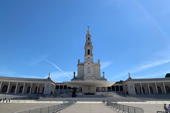 1-Day Private Tour to Fatima, Battle, Nazareth and Óbidos - Explore Portugal’s Sacred and Historic Sites in One Day