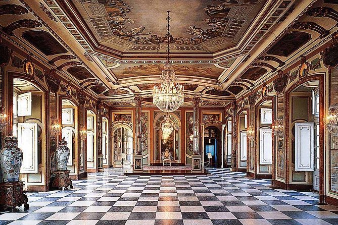 1-day tour to Queluz Palace, Mafra Monastery, Ericeira and Castelo dos - Key Points