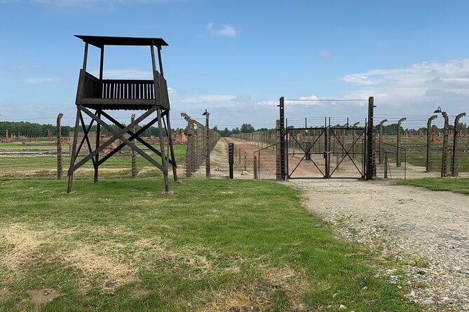 1 Day Trip Auschwitz-Birkenau Memorial and Museum Guided Tour from Krakow - Reviews: Strengths and Minor Limitations