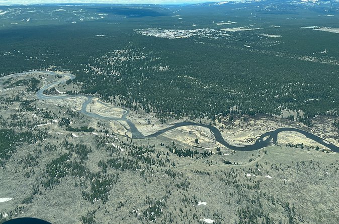 1 Hour Aerial Tour Over the Western Boundary of Yellowstone - Practical Considerations and Restrictions