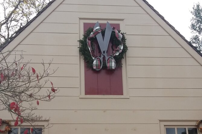 1 Hour Christmastide Walking Tour in Virginia Past and Present - Logistics and Accessibility