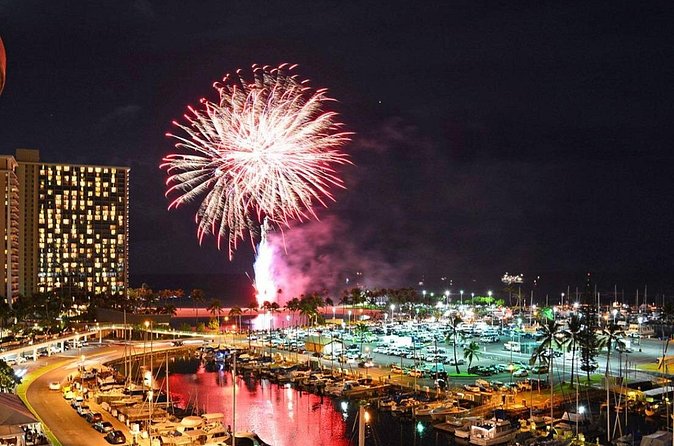 1 Hour Friday Night Fireworks Cruise w/ Complimentary Drinks - Timing and Pacing of the Tour