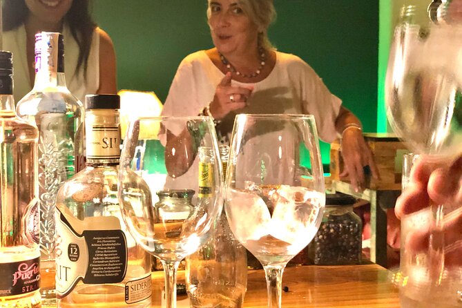 1-Hour Gin Tonics Guided Workshop with special view in Madrid - Tapas Pairings and Flavor Enhancements
