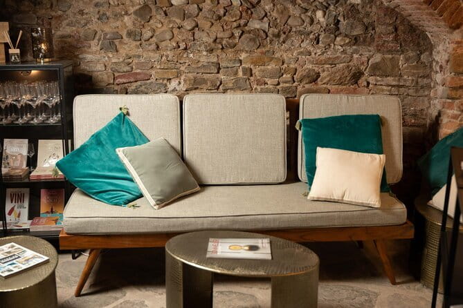 1-Hour Guided Tuscan Wine Tasting in Florence - Location and Meeting Arrangements