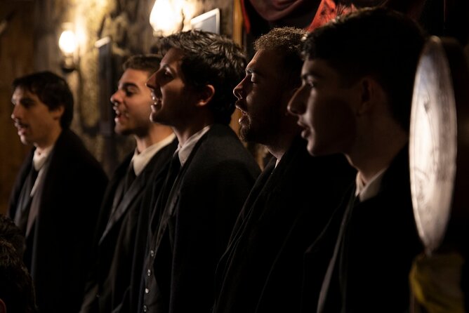 1-hour Intimate Fado Concert in a Typical Venue - Appreciating the Intimate Venue and Atmosphere