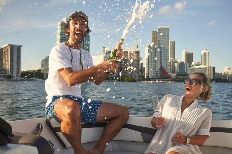1 hour Miami Private Boat Ride with champagne and captain - Guides, Safety, and Overall Service Quality