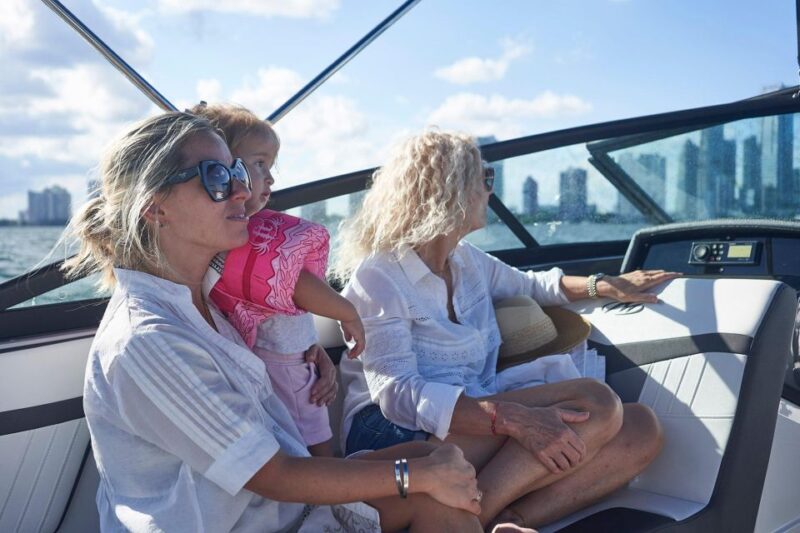 1 hour Miami Private Boat Ride with champagne and captain - Comparing This Tour to Other Miami Water Experiences