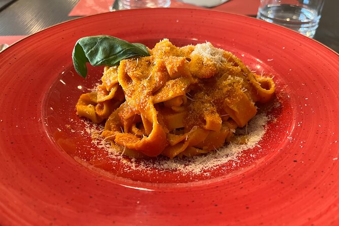 1 Hour Pasta making class in Rome - Guides and Teaching Style