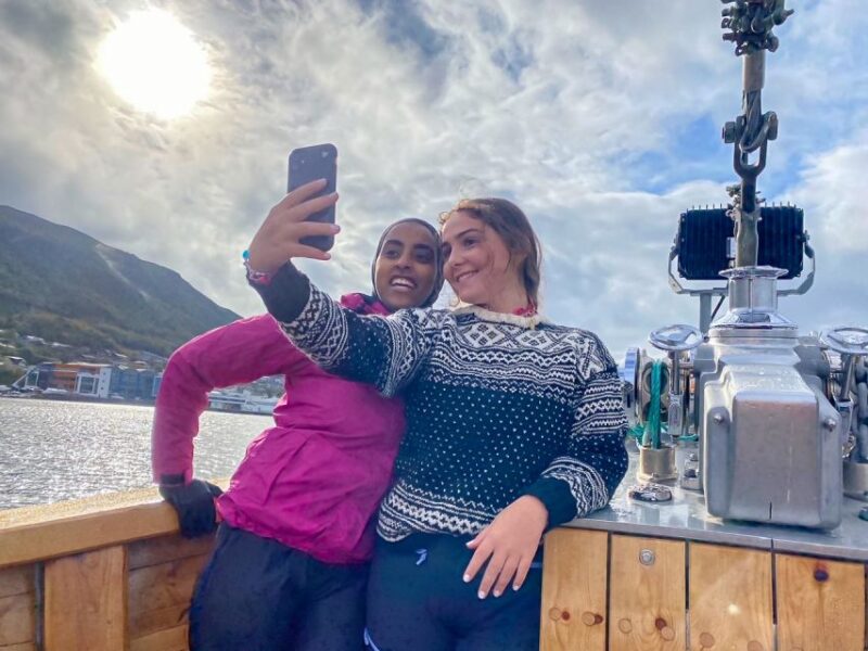 1 Hour Photo & History Cruise - From Tromsø City Center to Fjellheisen and Tromsø Bridge