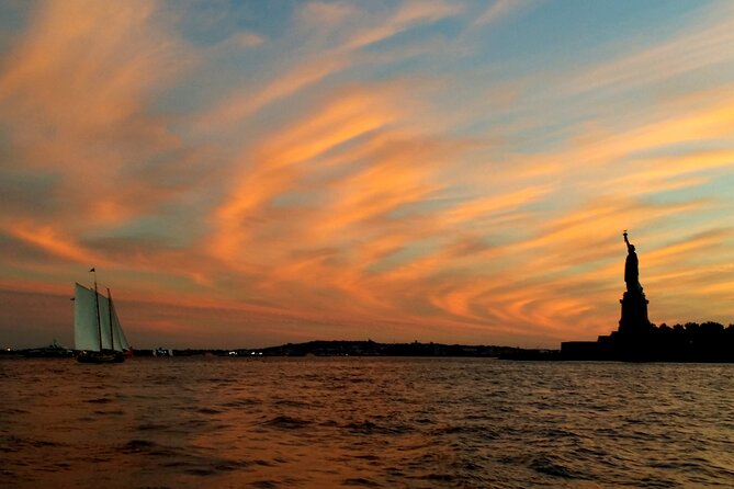 1 Hour Private Charter in New York Harbor for up to 6 people - Why Choose This Private Sailboat Tour