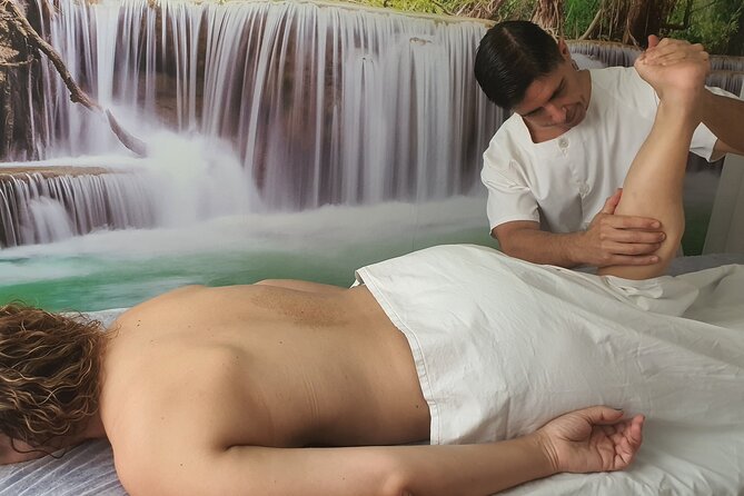 1 Hour Private Chiromassage Session in Seville - Physical and Comfort Considerations