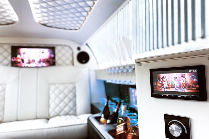 1 hour ride in vintage limousine - Scenic Views from Prague’s Historic Streets