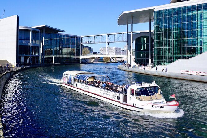 1-Hour River Cruise with Tour Guide. Bilingual (Ger/Engl) - Discover Berlin from the Water with a Guided 1-Hour River Cruise