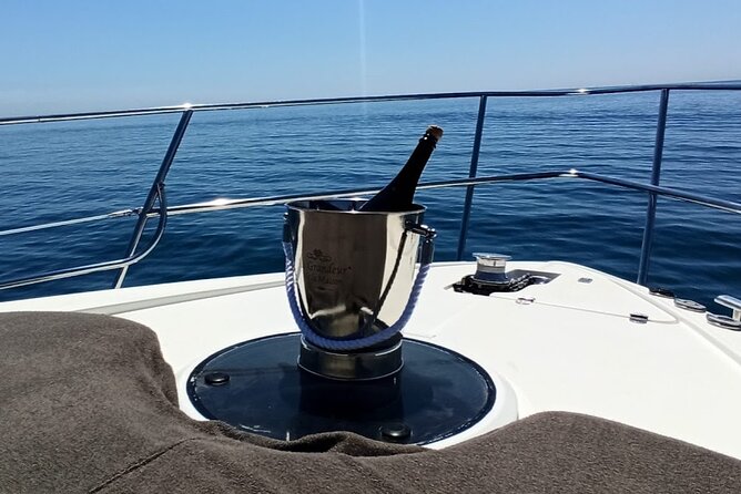 1 Hour Sail + Spanish Lunch or Dinner for 2 People in a Luxury Motor Boat - Key Points