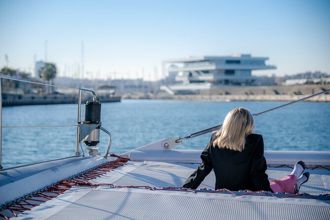 1 Hour Sailing Excursion in Valencia - Onboard Experience: Seating and Bar Service