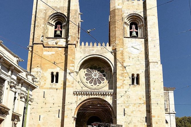 1 Hr City Tuk Tuk / Electric Car Tour of Lisbon - Logistics and Accessibility