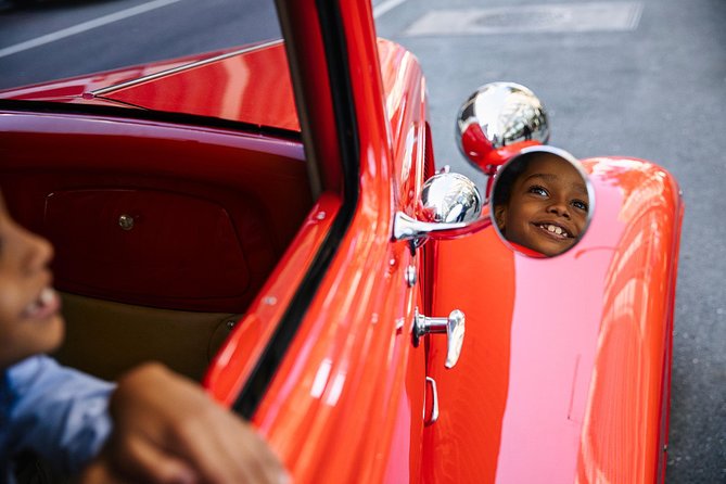 1 HR - NYC Private Classic Car Experience - Downtown - Marvel at Architectural Landmarks and Iconic Buildings