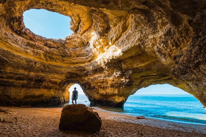 1 to 8 People Private Transfer from Faro Airport to accomodation - Easy and Stress-Free Airport Arrival in Faro