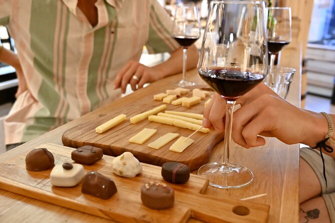10 Tastes of Amsterdam: Food Tour by UNESCO Canals and Jordaan - Trying Dutch Sashimi: Herring at JONK