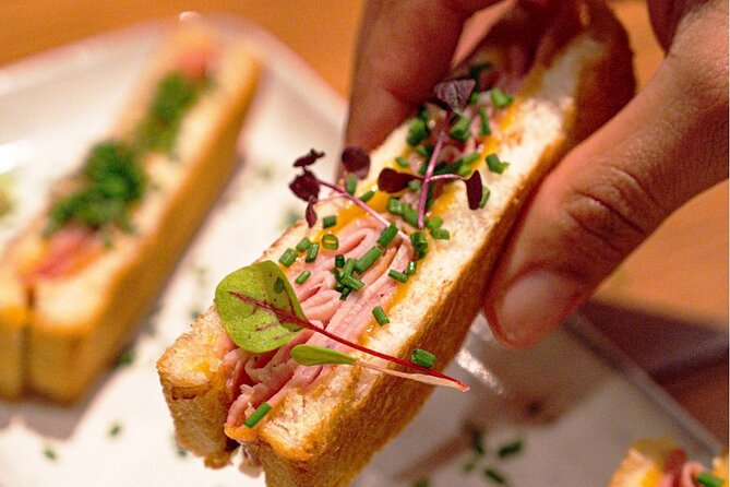 10+ tastings Gourmet Food & Wine Tour in the Heart of Paris - The Role of the Guide and Customer Experience