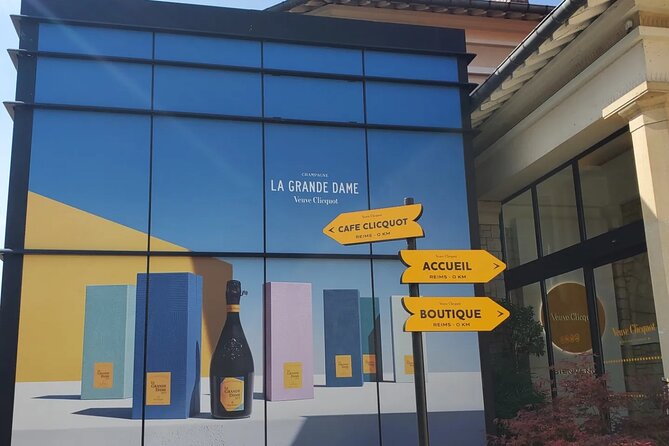 100% electric airport transfer From Reims and Epernay to Paris - Rapid Access to Airport Terminals with Privileged Parking