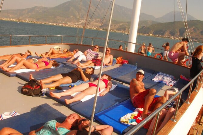 12 Islands Boat Trip in Fethiye - Practical Details: Meeting Points, Group Size, and Cancellation