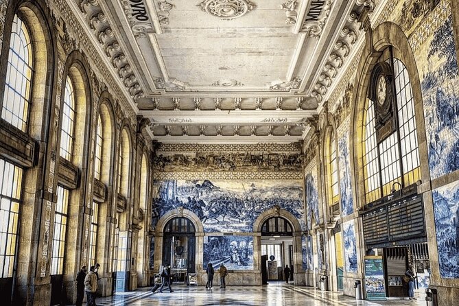 12h Porto Tour from Lisbon in Mercedes de Luxo - Cruising Along the Douro River