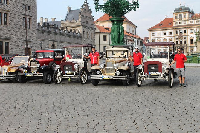 1,5 hour oldtimer convertible Prague sightseeing tour - Comfort and Practical Details of the Vintage Car