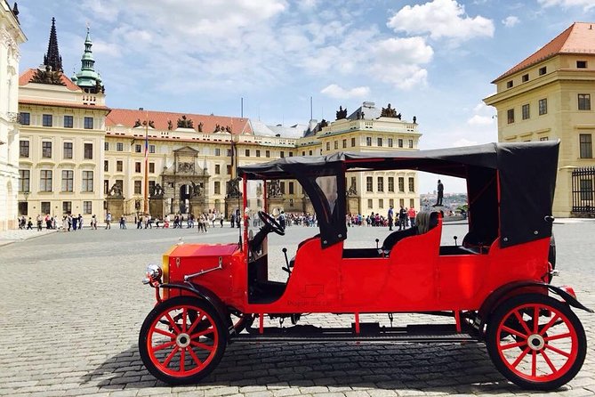 1,5 hour oldtimer convertible Prague sightseeing tour - Guide Expertise and Personalization Options