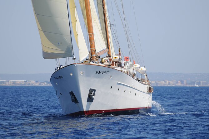 1,5 Hour sunset Tour on a Historical Boat with music DJ &, drinks - Key Points
