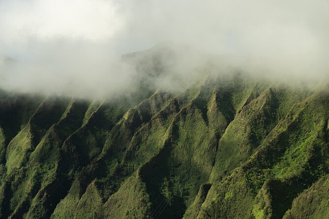 18 Minutes SHARED Helicopter Tour in Honolulu - Flying Over Diamond Head State Monument and Waikiki