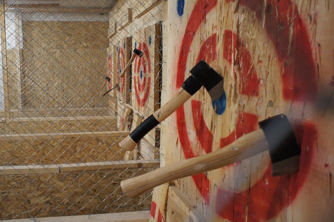 1h Ax Throw - What Makes the Ax Throwing Experience Unique in Madrid