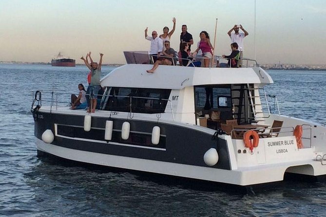1H power catamaran up to 18 people in Lisbon - Suitability for Different Occasions