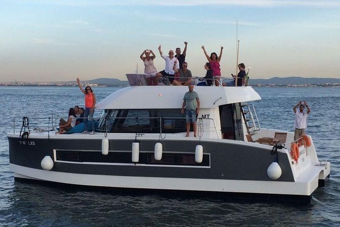 1H power catamaran up to 18 people in Lisbon - Customer Service and Crew Highlights