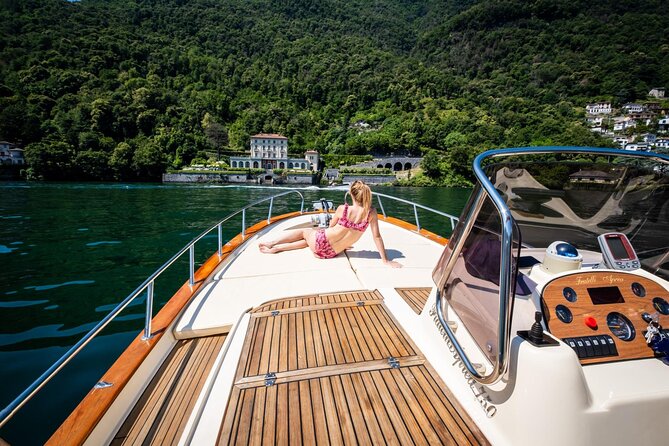 1H Private Cruise on a beautiful wooden speedboat on Lake Como - Elegant 1-Hour Private Wooden Speedboat Tour on Lake Como