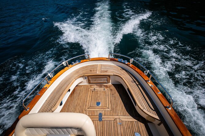 1H Private Cruise on a beautiful wooden speedboat on Lake Como - Exploring Cernobbio’s Luxurious Villas